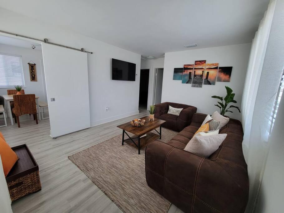 Sol #1 With Free Parking On Premises Appartamento Miami